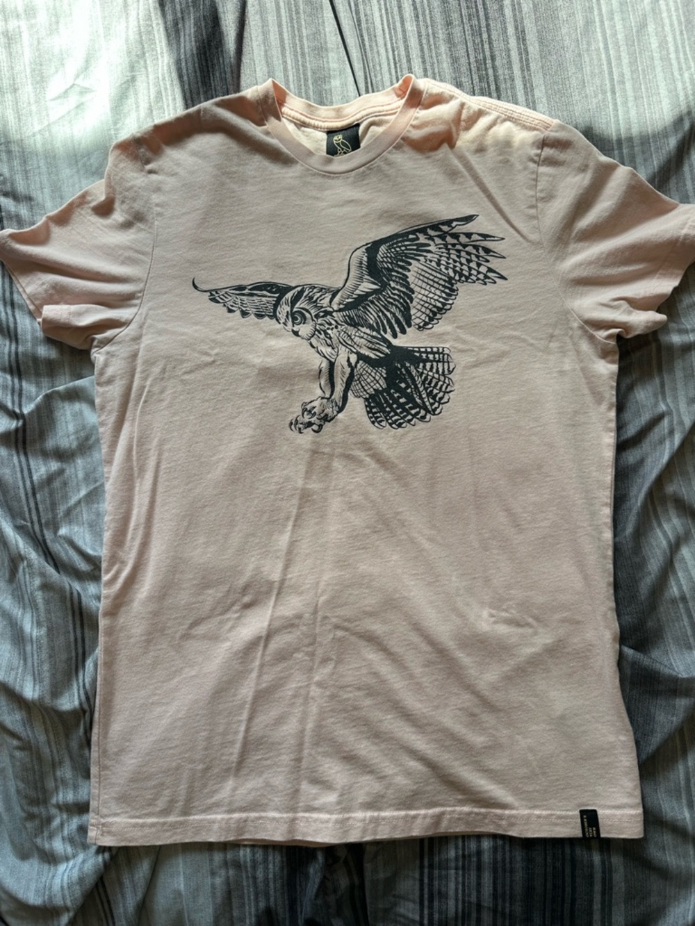 Ovo flying owl graphic tee light pink men’s small